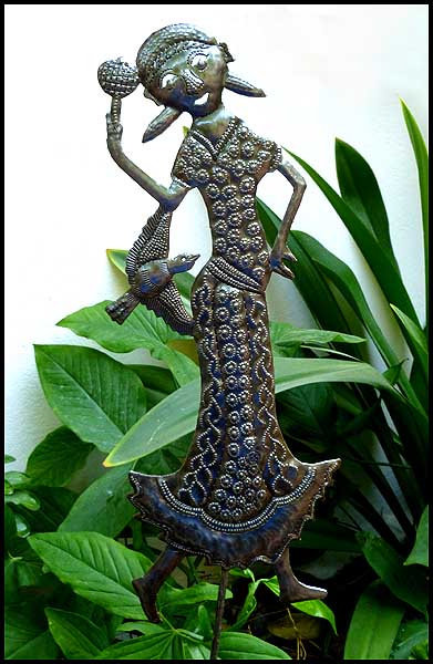 Piquet de plante en métal. Décor de jardin d'art en métal tambour en acier haïtien