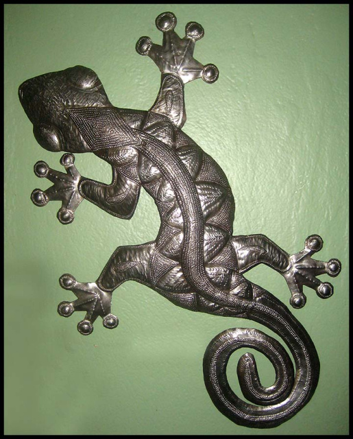 Haitian metal art gecko