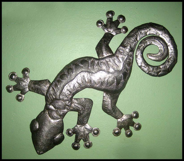Haitian metal art gecko wall hanging