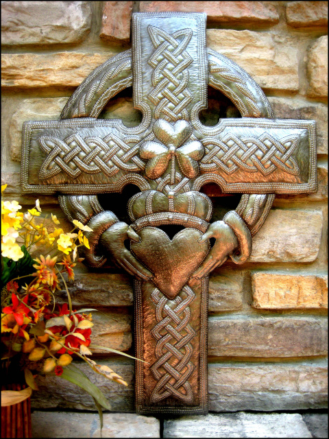 Metal cross wall hanging